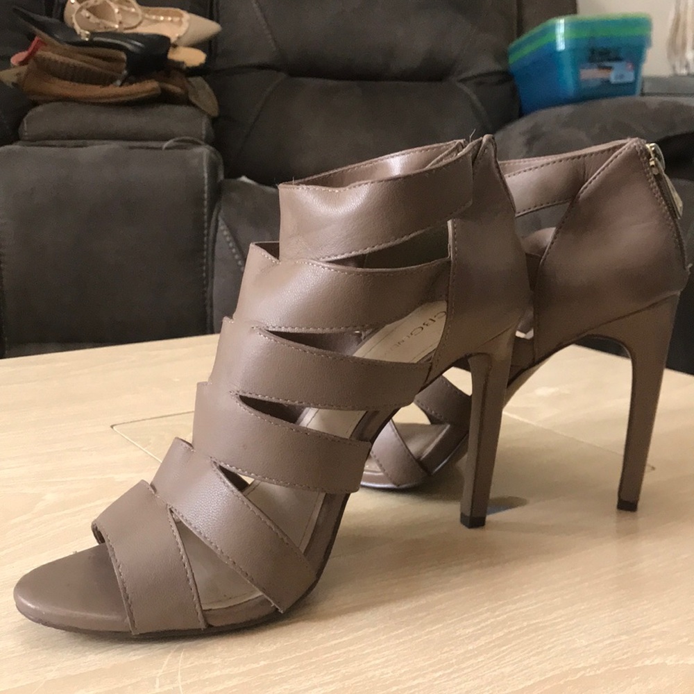 Heels - Picture 4 of 5